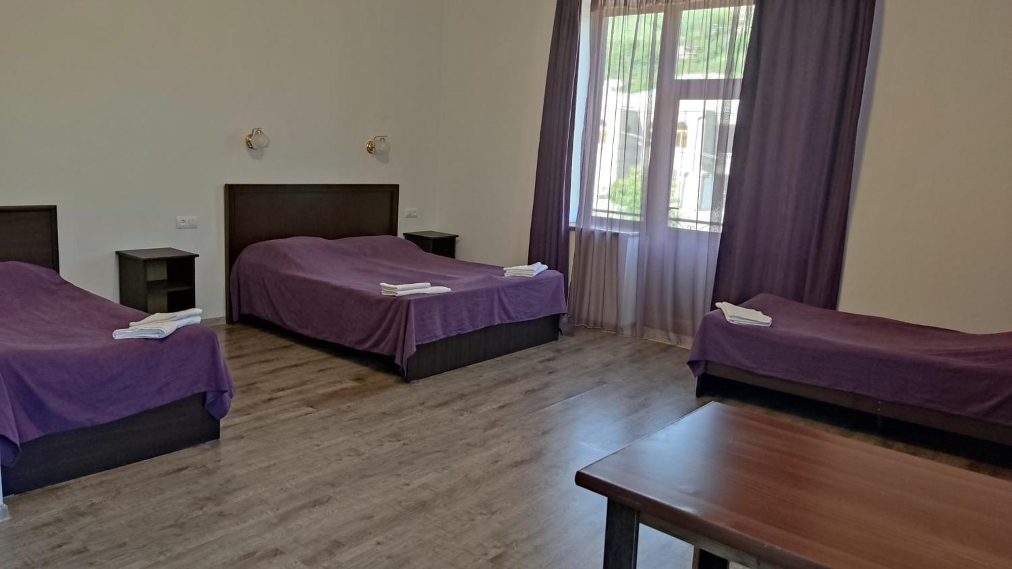 Mthnadzor Hotell Goris Eksteriør bilde